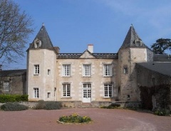Property Prs de Thouars, chteau sur 5 ha, dpendances (RVFQ-T247)