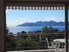 Property Cannes, Bas Croix des gardes, 3 pices vue mer avec terrasse (NGVF-T419)