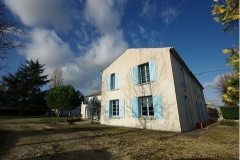 Property Dpt Charente Maritime (17),  vendre Saintes proche maison P12 de 384 m - Terrain de 3570 m - (KDJH-T162306)